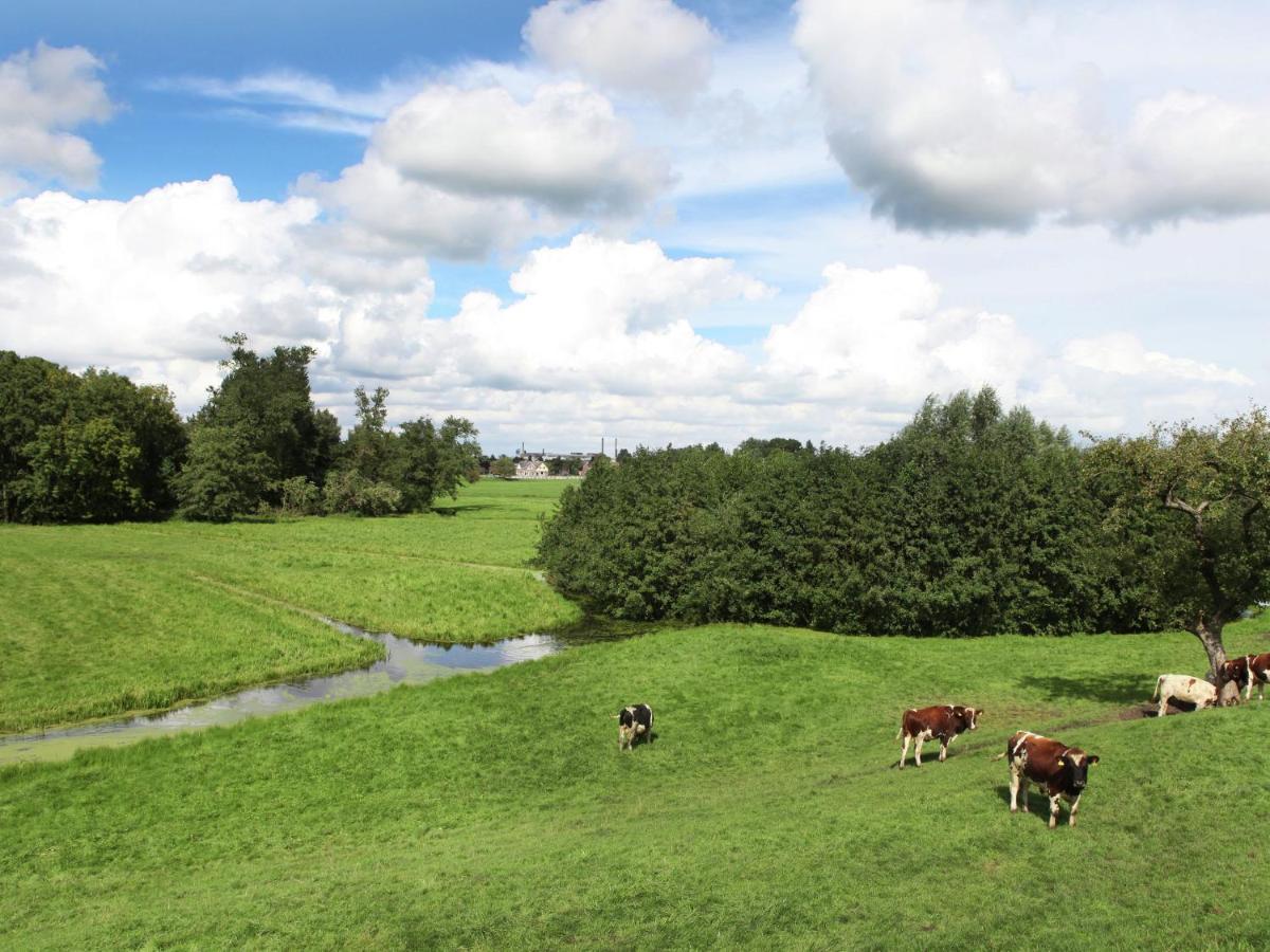 Quaint Farmhouse Near River In Oosterwijk Leerdam Exterior photo