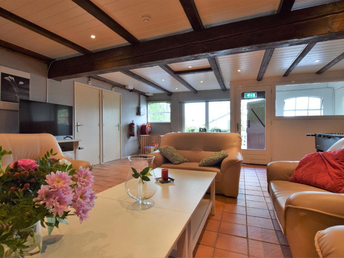 Quaint Farmhouse Near River In Oosterwijk Leerdam Exterior photo